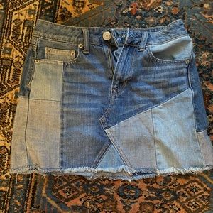 Cool 2000’s American Eagle Outfitters Skirt
Size 0